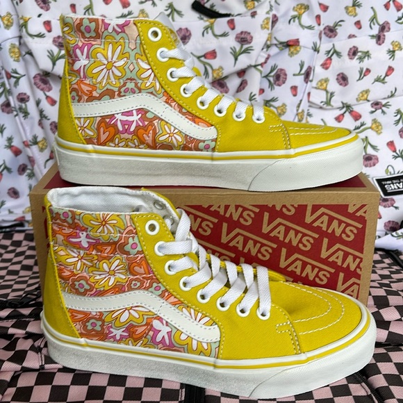 Vans Shoes - Vans WMNS Sk8-Hi Tapered
Psychedelic Resort Passio
VN0A5KRUBLX
Sneakers